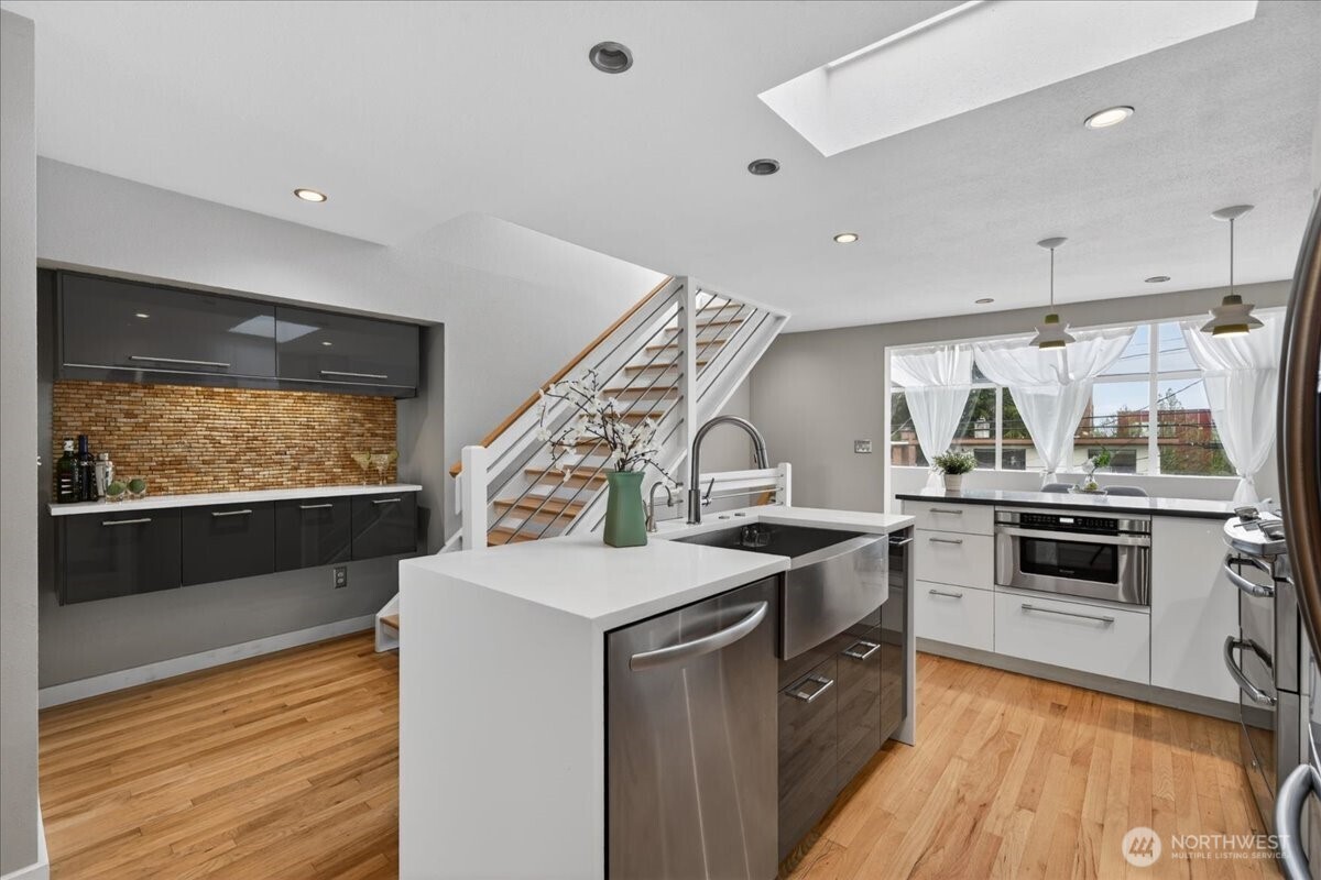 4132 44th Avenue Southwest Seattle, WA 98116 - Photo 25 of 39