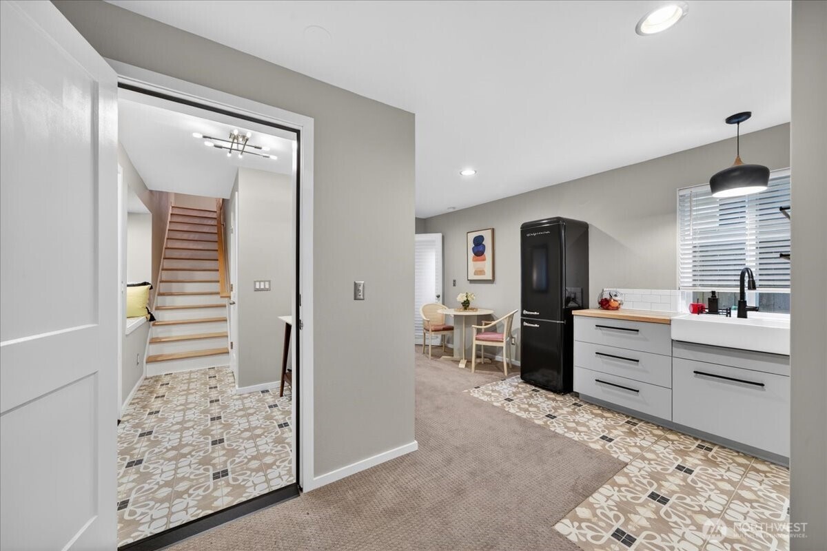 4132 44th Avenue Southwest Seattle, WA 98116 - Photo 6 of 39