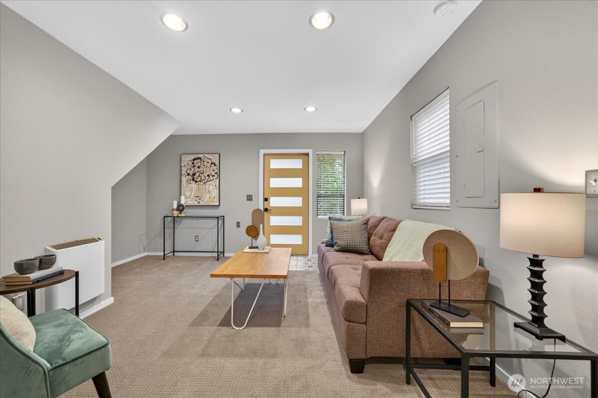 4132 44th Avenue Southwest Seattle, WA 98116 - Photo 9 of 39