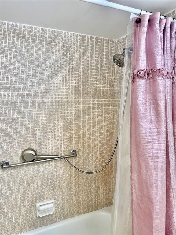 440 Fanshaw K, Unit 440 Boca Raton, FL 33434 - Photo 12 of 18 a bathroom with a shower