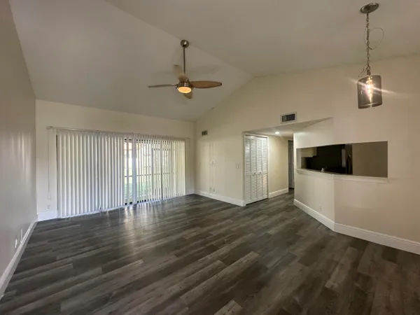 $2,100 | 8 VÃa De Casas Sur, Unit 103, Boynton Beach, FL 33426
