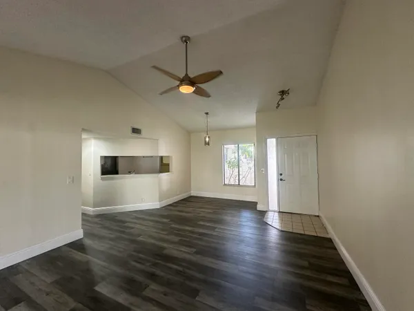 $2,100 | 8 VÃa De Casas Sur, Unit 103, Boynton Beach, FL 33426