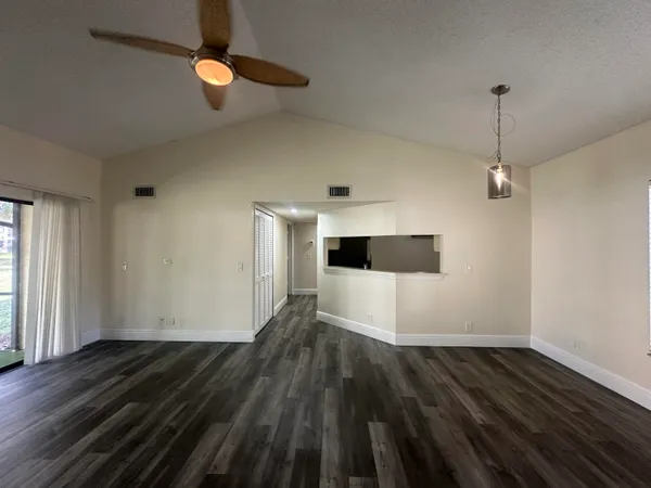 $2,100 | 8 VÃa De Casas Sur, Unit 103, Boynton Beach, FL 33426