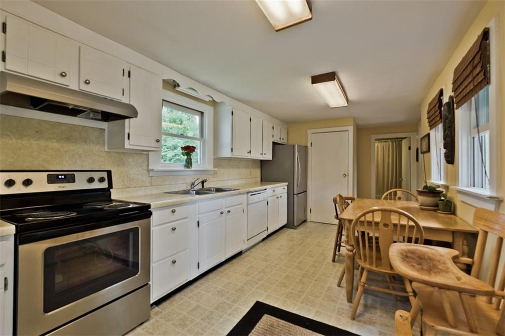 114 Blackstrap Road Cumberland, ME 04021 - Photo 8 of 27 Photo