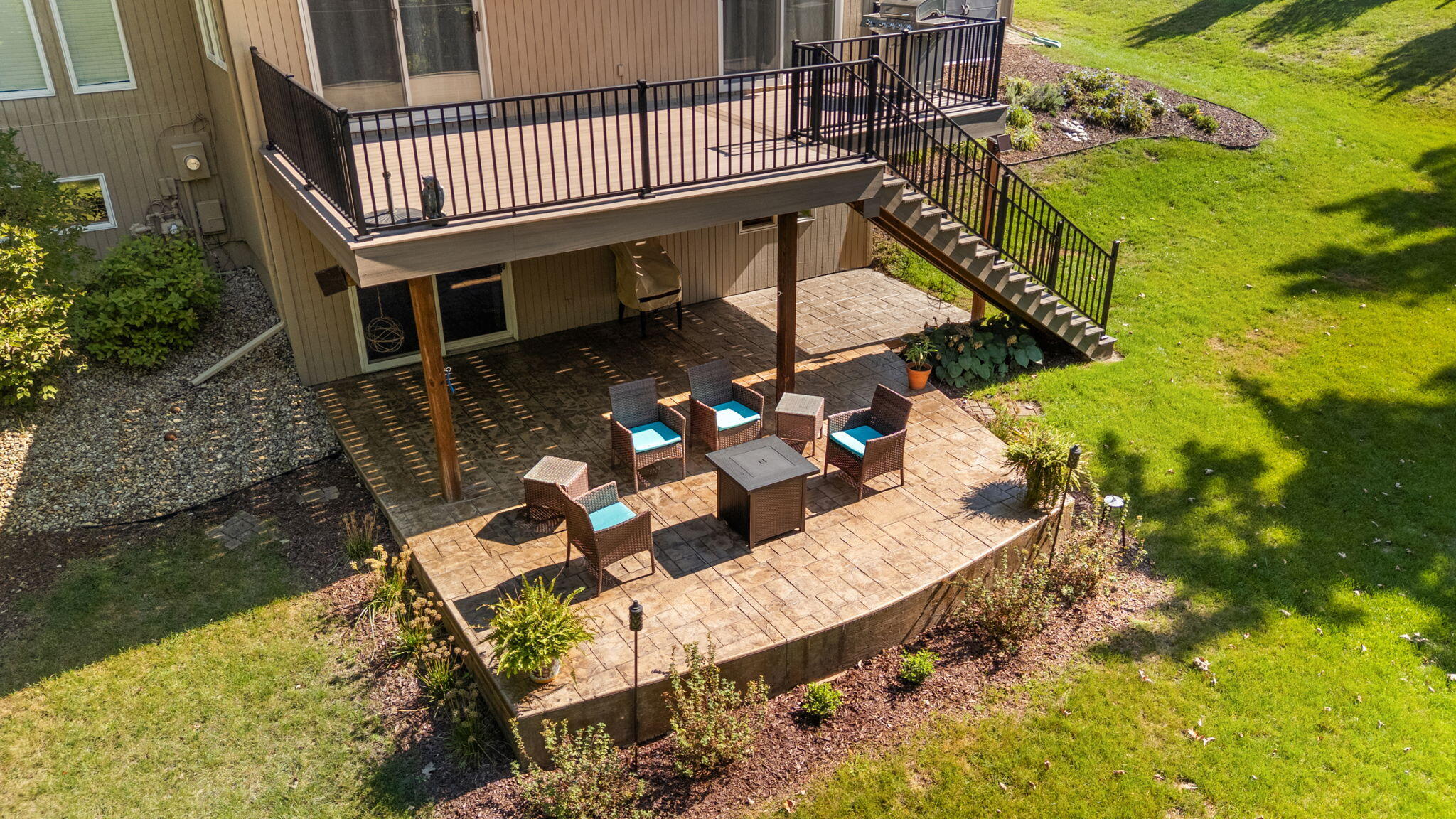 8748 Durbin Lane Crown Point, IN 46307 - Photo 44 of 47 a balcony with table and chairs