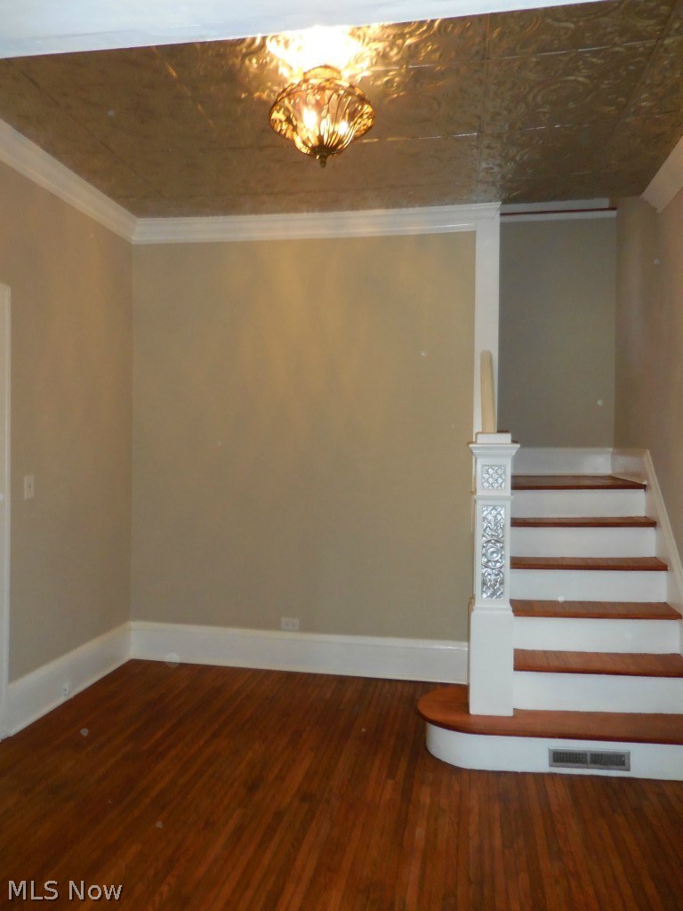 6870 York Road Parma Heights, OH 44130 - Photo 7 of 17 Foyer