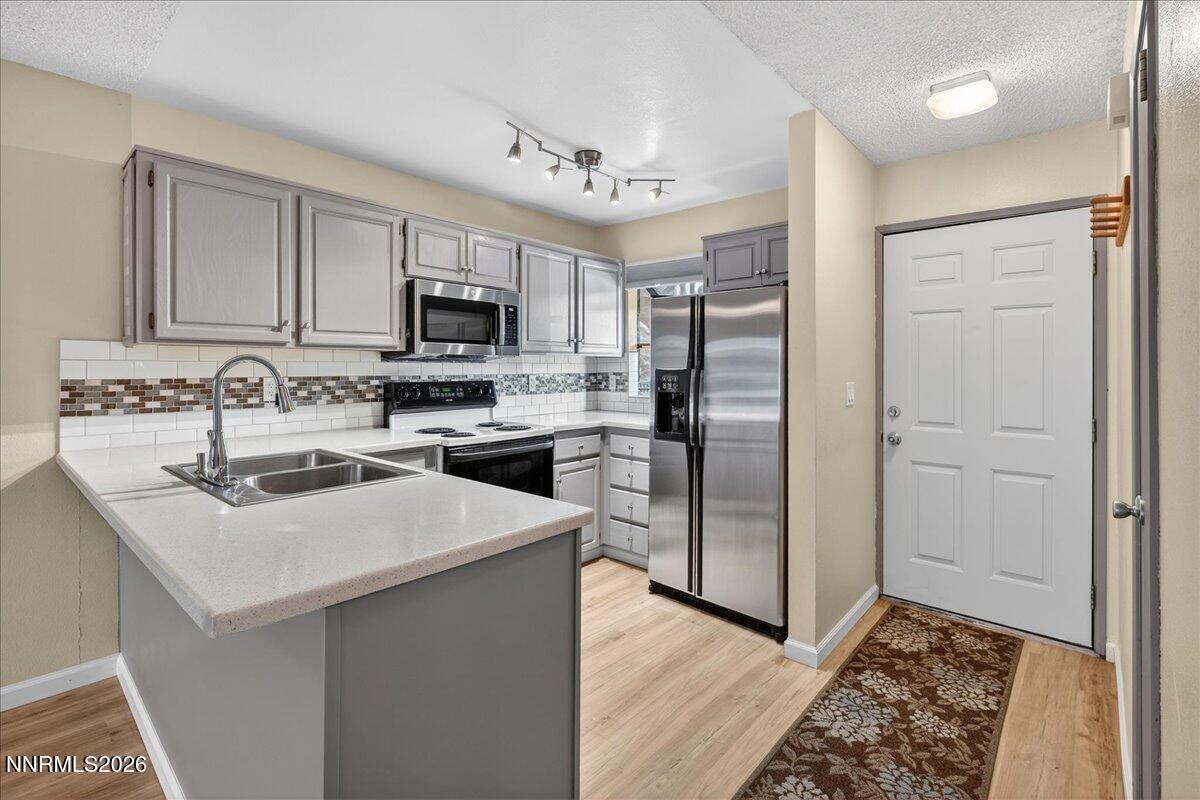 2981 Tierra Verde East Reno, NV 89512 - Photo 3 of 28 06-DSC_1015