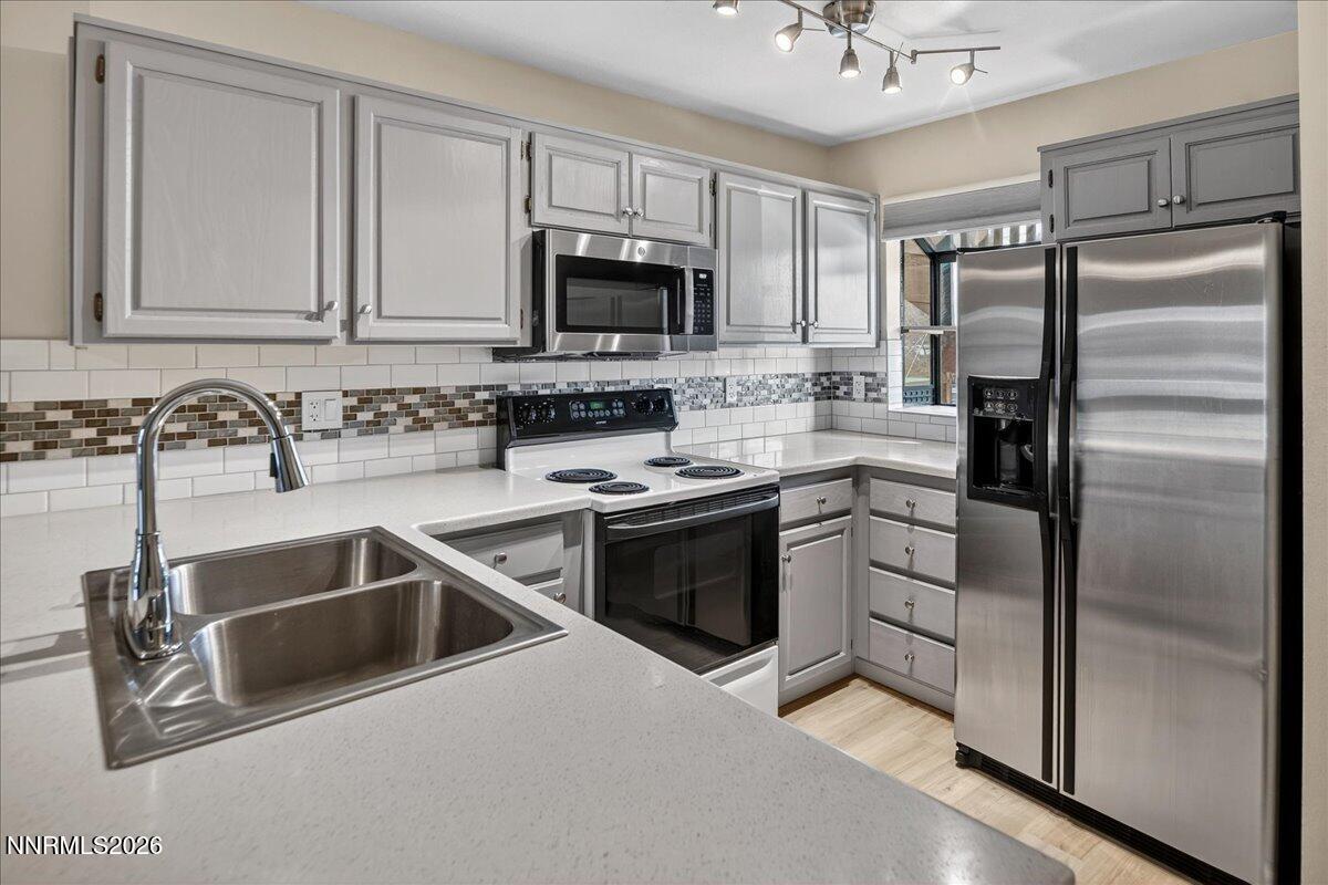 2981 Tierra Verde East Reno, NV 89512 - Photo 4 of 28 07-DSC_0977