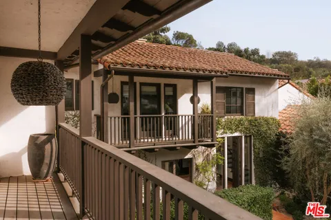 $8,000,000 | 1046 North Norman Place, Los Angeles, CA 90049