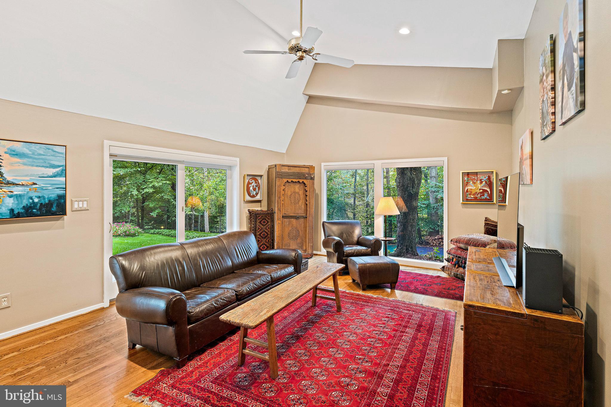 9706 Beach Mill Road Great Falls, VA 22066 - Photo 11 of 41