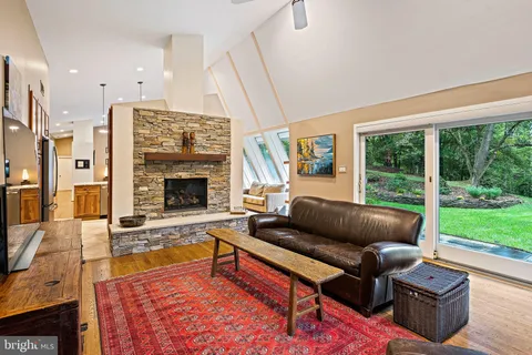 $1,299,000 | 9706 Beach Mill Road, Great Falls, VA 22066