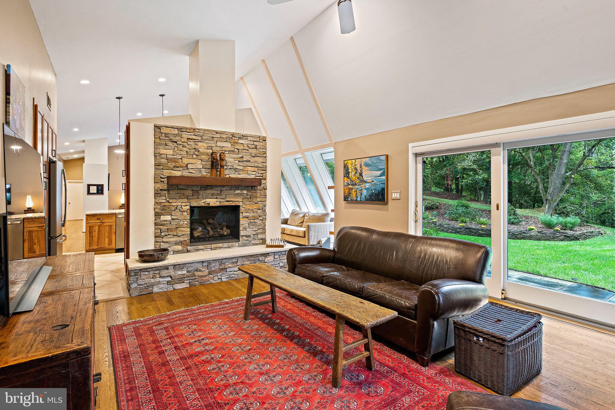 9706 Beach Mill Road Great Falls, VA 22066 - Photo 12 of 41