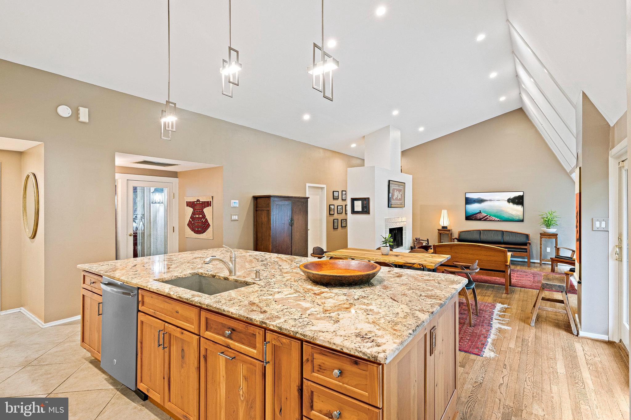 9706 Beach Mill Road Great Falls, VA 22066 - Photo 4 of 41