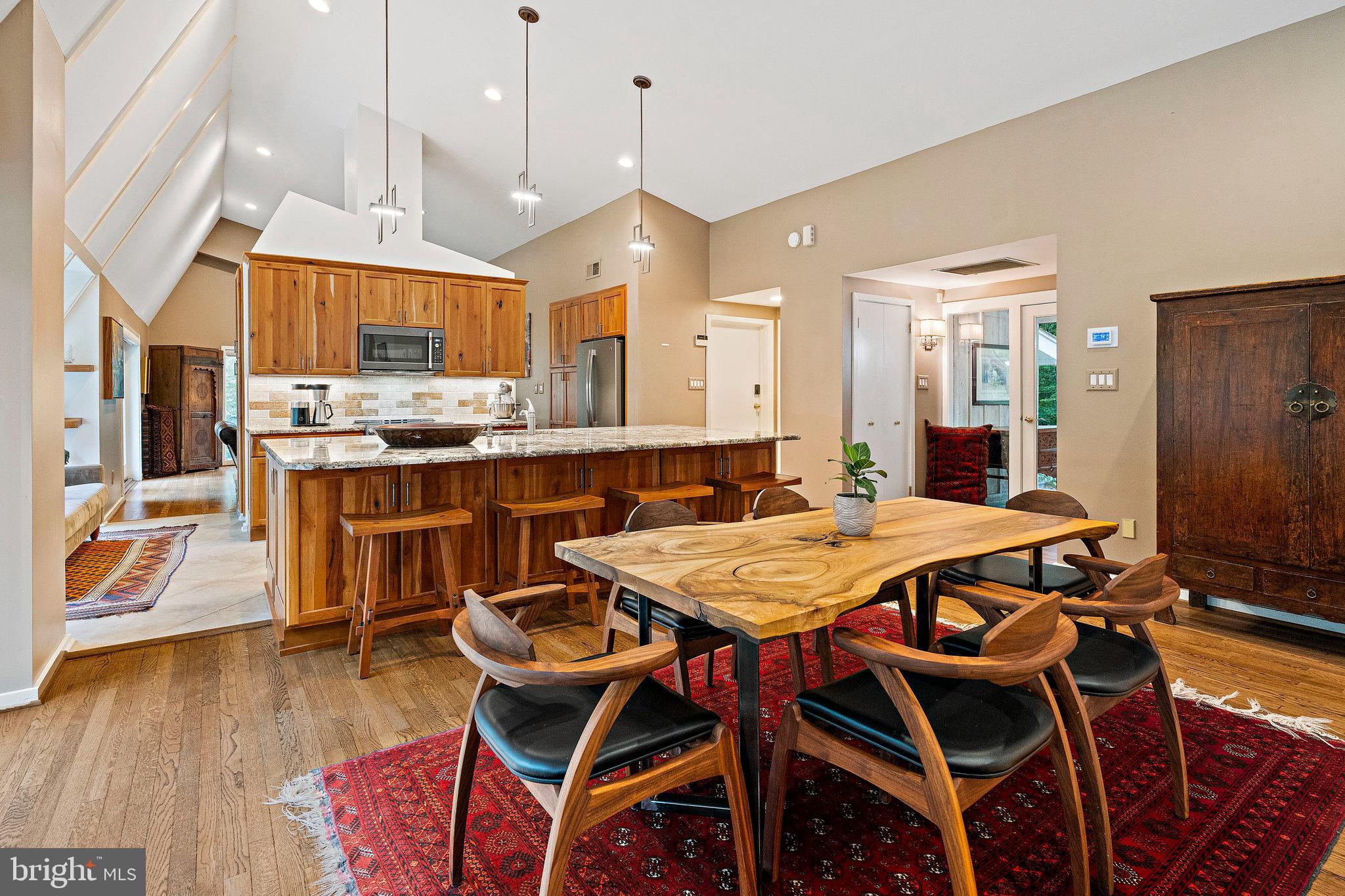 9706 Beach Mill Road Great Falls, VA 22066 - Photo 5 of 41