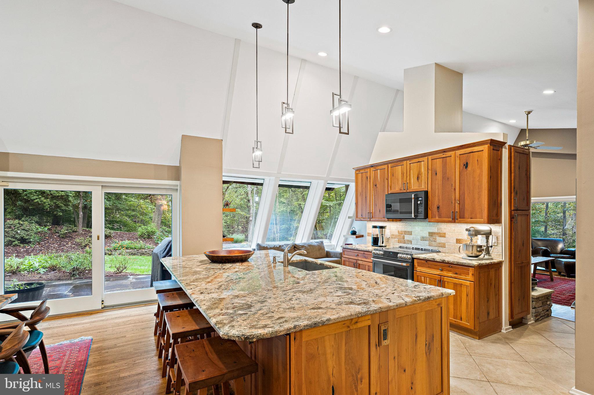 9706 Beach Mill Road Great Falls, VA 22066 - Photo 8 of 41