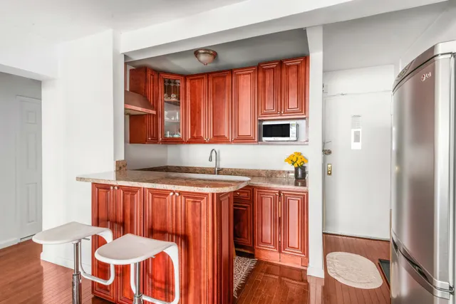$700,000 | 408 West 57th Street, Unit 7L | Hell's Kitchen