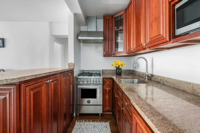 $700,000 | 408 West 57th Street, Unit 7L | Hell's Kitchen