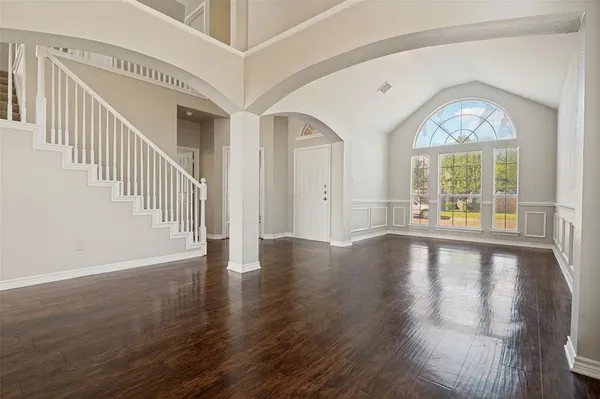 $2,700 | 305 Boulder Creek Drive, DeSoto, TX 75115