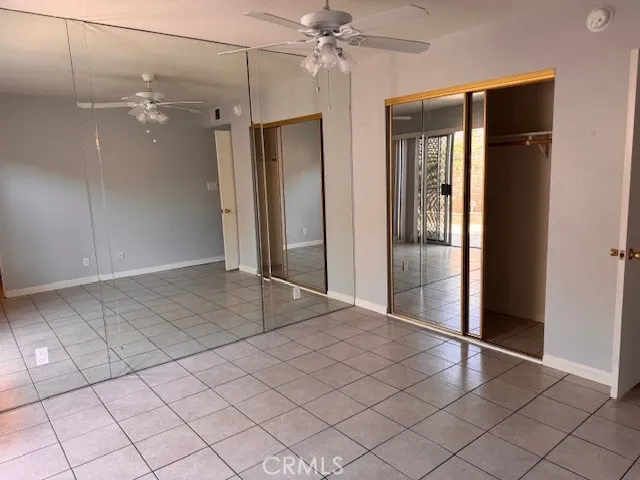 an empty room with kitchen view and mirror