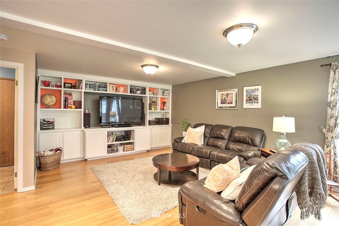1002 215th Street Southeast Bothell, WA 98021 - Photo 11 of 25