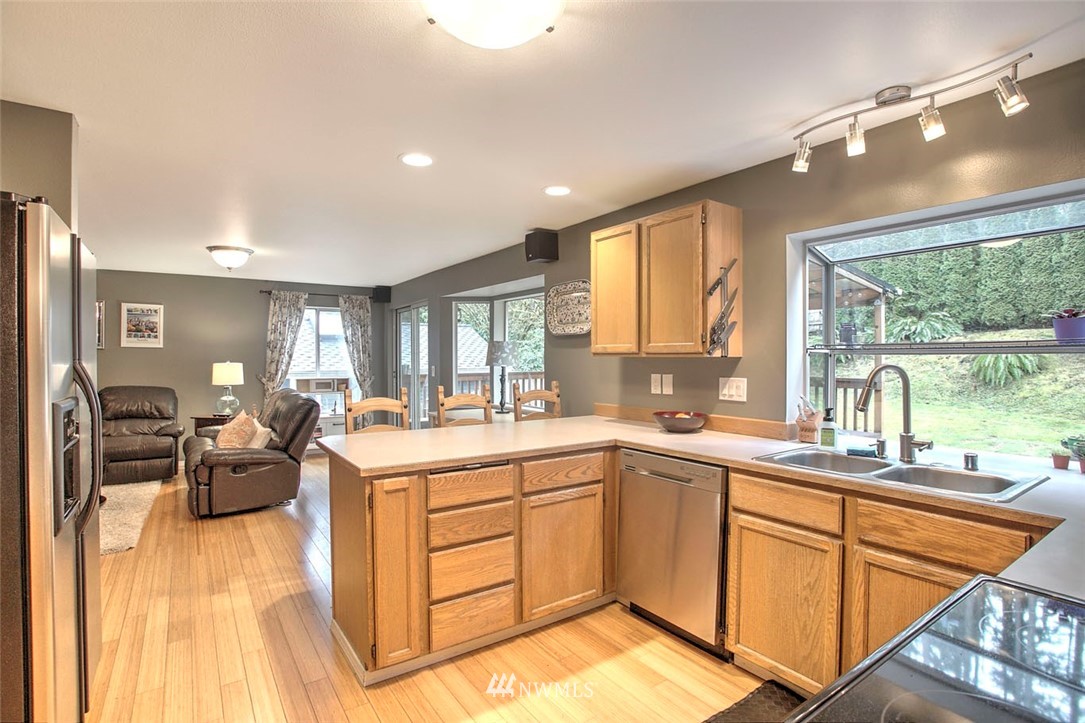 1002 215th Street Southeast Bothell, WA 98021 - Photo 7 of 25