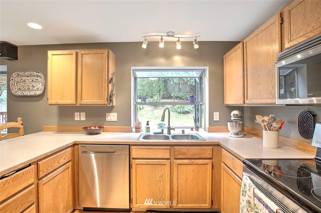 1002 215th Street Southeast Bothell, WA 98021 - Photo 8 of 25
