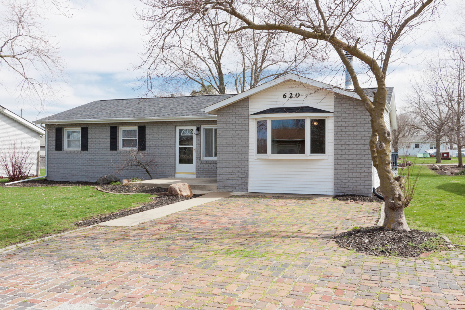 620 North 3rd Avenue Chenoa, IL 61726 - Photo 2 of 36