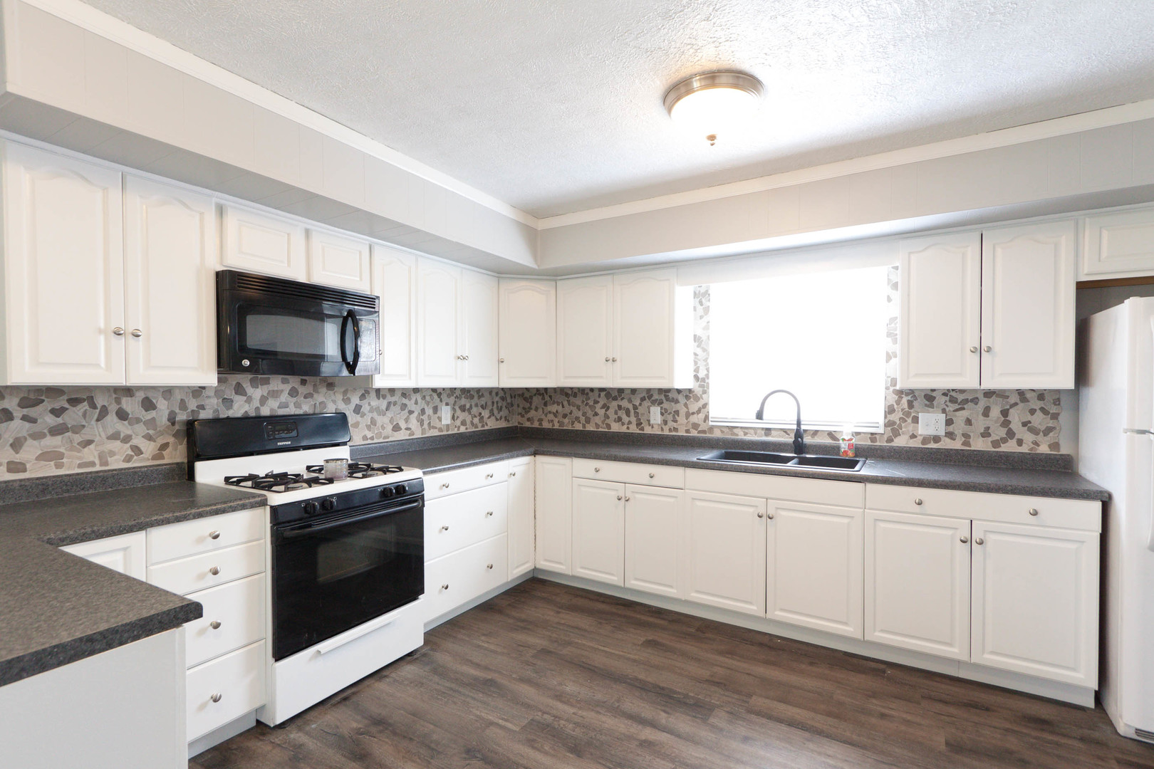 620 North 3rd Avenue Chenoa, IL 61726 - Photo 9 of 36