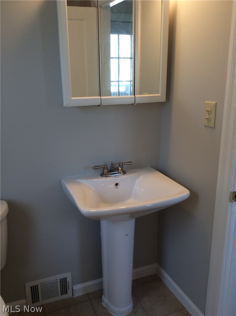 2107 Rossmoor Road Cleveland Heights, OH 44118 - Photo 12 of 20