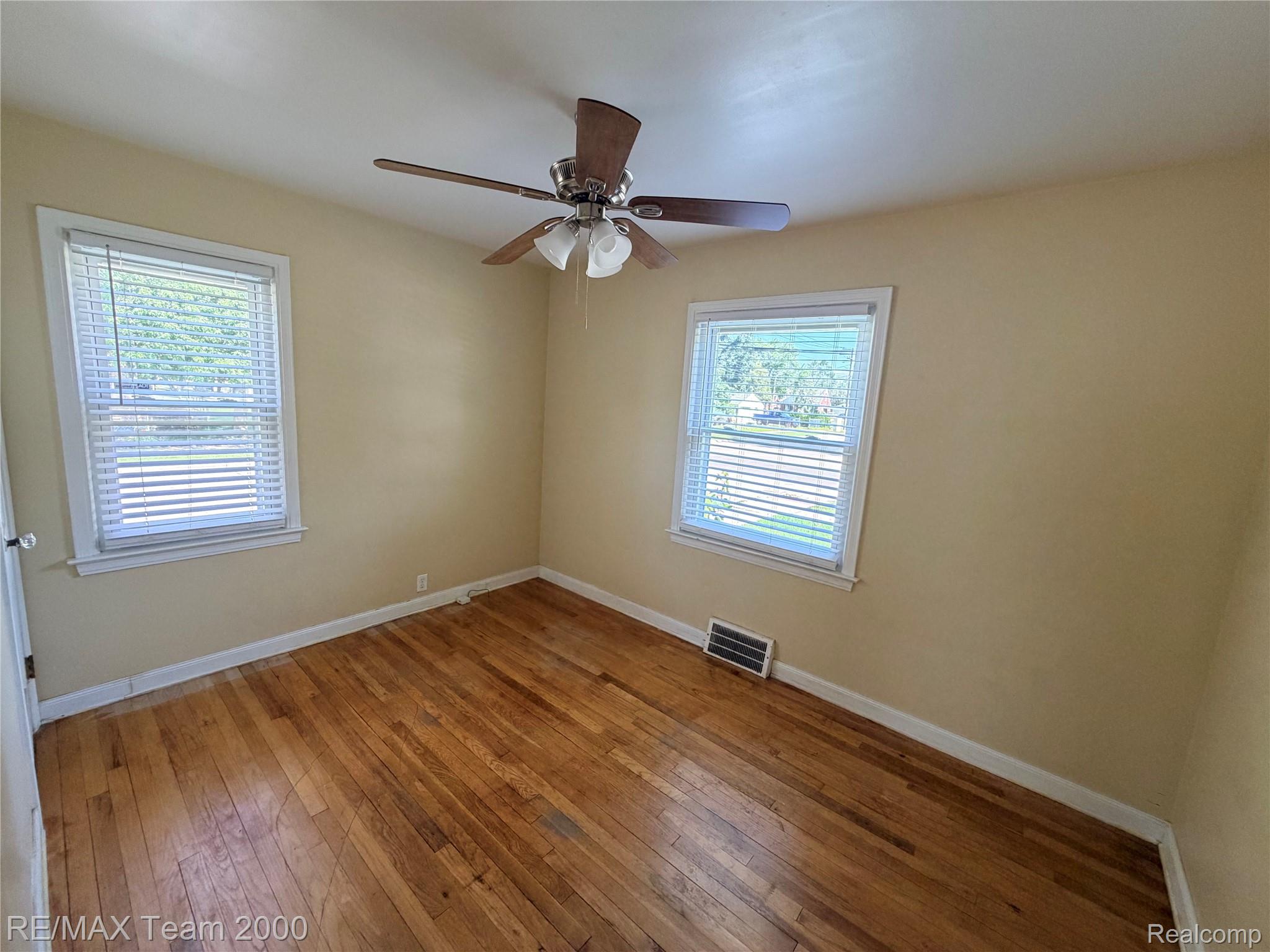 22959 Cleveland Street Dearborn, MI 48124 - Photo 5 of 12 IMG_5921.jpeg