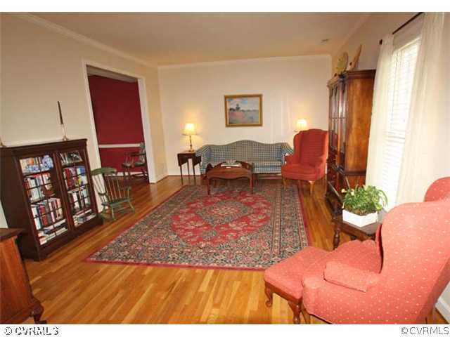 13904 Eastbluff Road Midlothian, VA 23112 - Photo 3 of 12 a living room with furniture rug and wooden floor