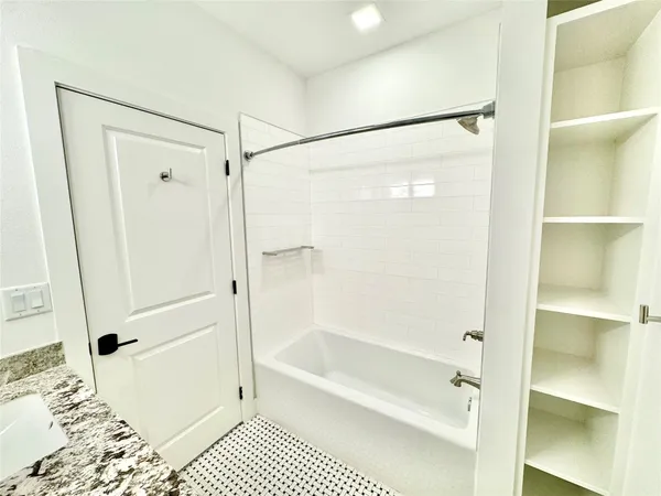 $2,770 | 2102 Mechanic Street, Unit 101, Galveston, TX 77550