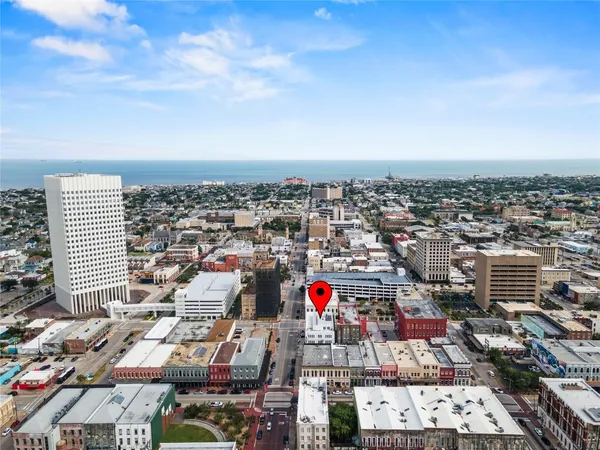 $2,770 | 2102 Mechanic Street, Unit 101, Galveston, TX 77550