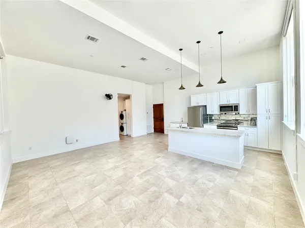 $2,770 | 2102 Mechanic Street, Unit 101, Galveston, TX 77550