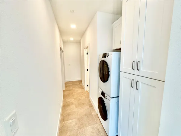 $2,770 | 2102 Mechanic Street, Unit 101, Galveston, TX 77550