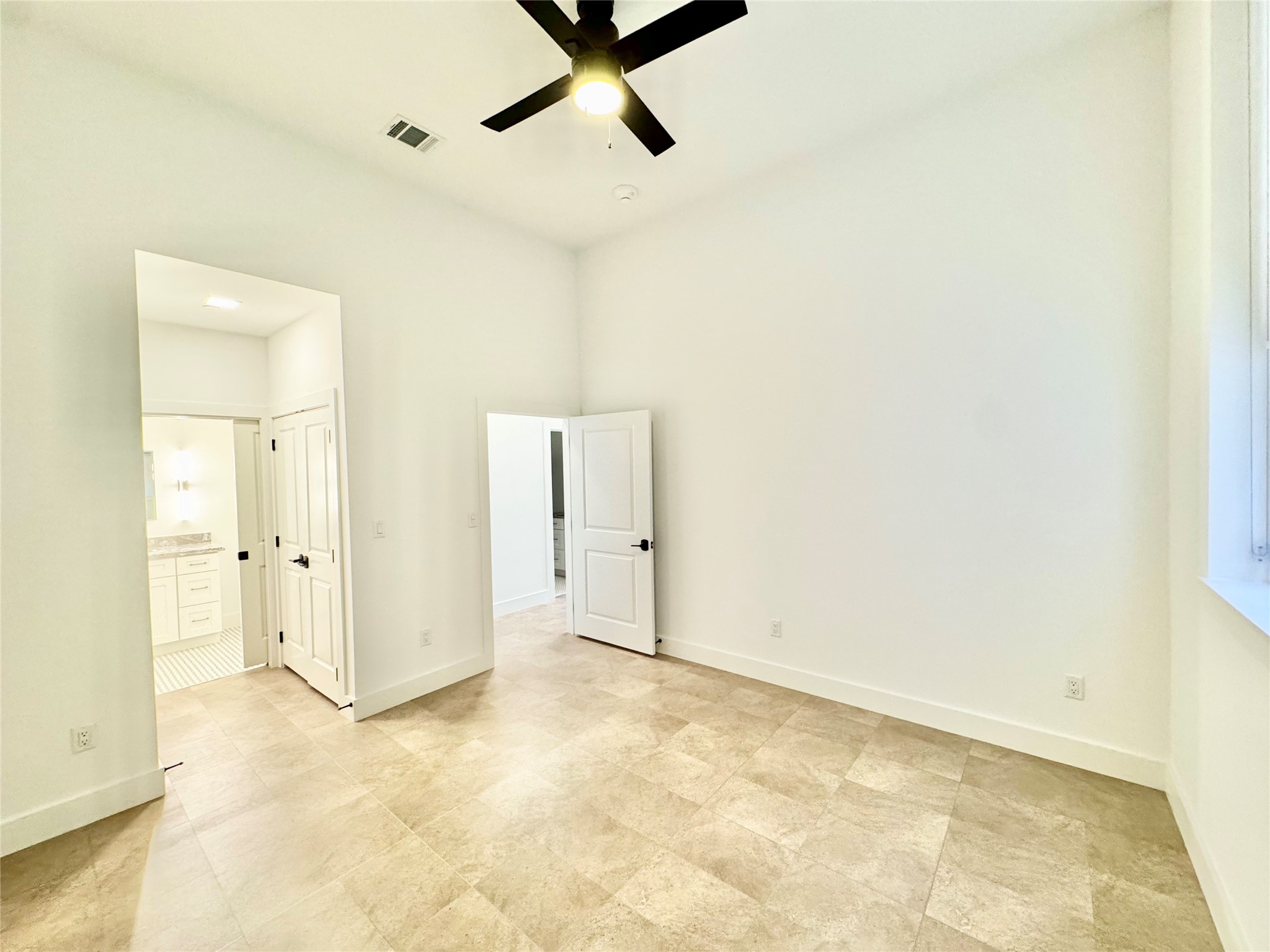 2102 Mechanic Street, Unit 101 Galveston, TX 77550 - Photo 6 of 31 Primary Suite