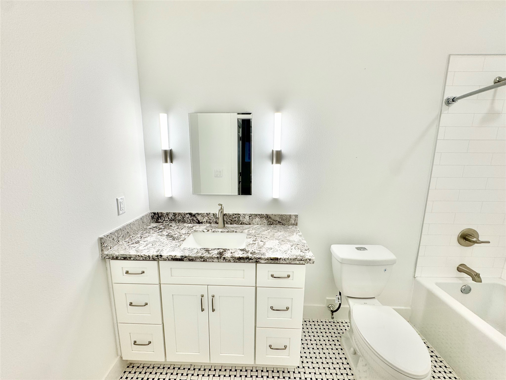 2102 Mechanic Street, Unit 101 Galveston, TX 77550 - Photo 8 of 31 Primary Bathroom