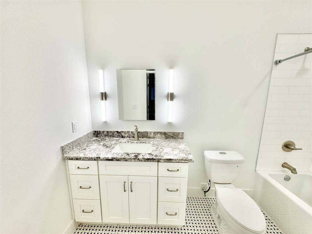 2102 Mechanic Street, Unit 101 Galveston, TX 77550 - Photo 8 of 31 Primary Bathroom