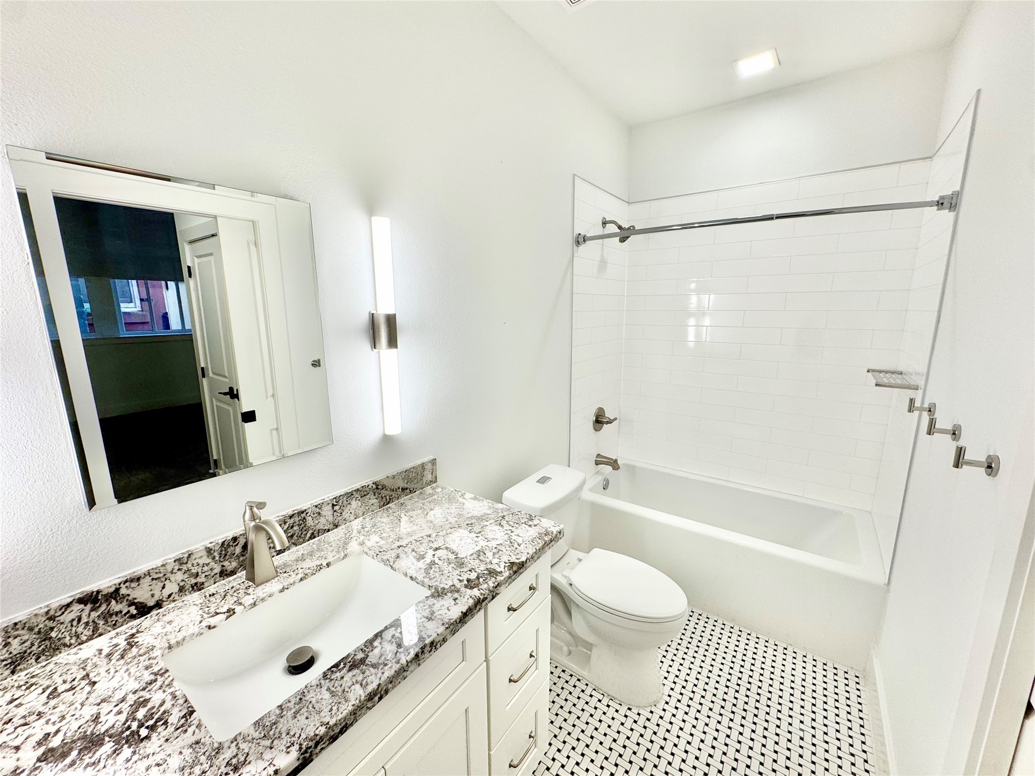 2102 Mechanic Street, Unit 101 Galveston, TX 77550 - Photo 9 of 31 Primary Bathroom