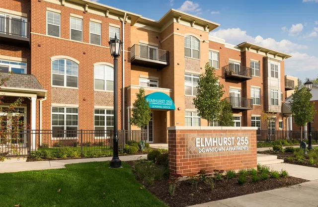 $2,298 | 255 North Addison Avenue, Unit 616, Elmhurst, IL 60126