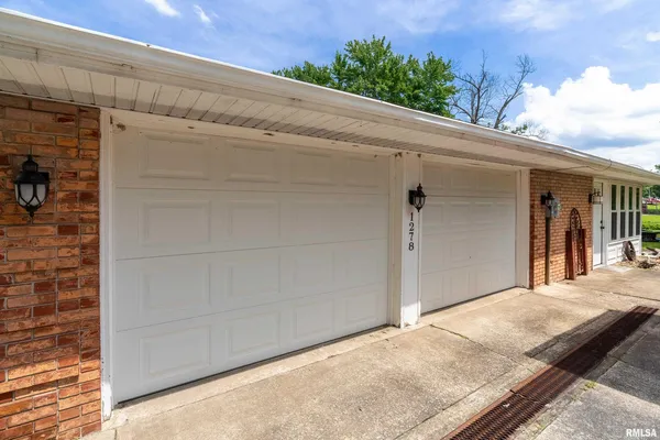 $345,000 | 1278 Nicklaus Lane, Marion, IL 62959