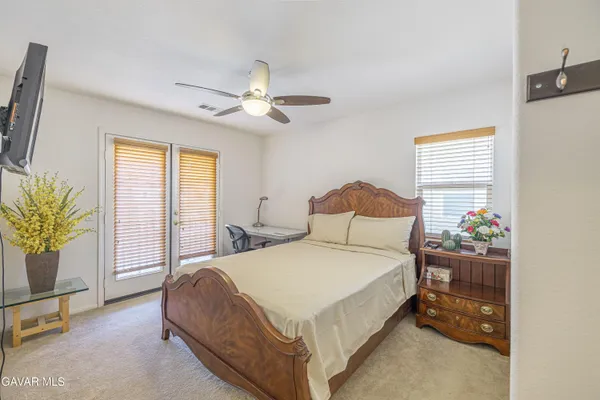 $2,650 | 3324 West Ave J-10, Unit UPSTAIR, Lancaster, CA 93536