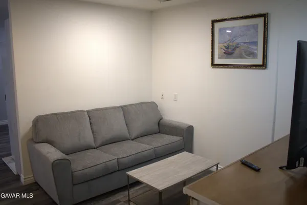 $2,650 | 3324 West Ave J-10, Unit UPSTAIR, Lancaster, CA 93536