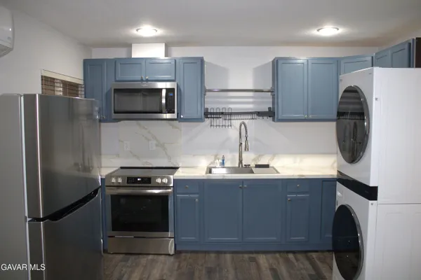 $2,650 | 3324 West Ave J-10, Unit UPSTAIR, Lancaster, CA 93536