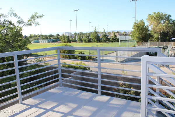 $2,650 | 3324 West Ave J-10, Unit UPSTAIR, Lancaster, CA 93536