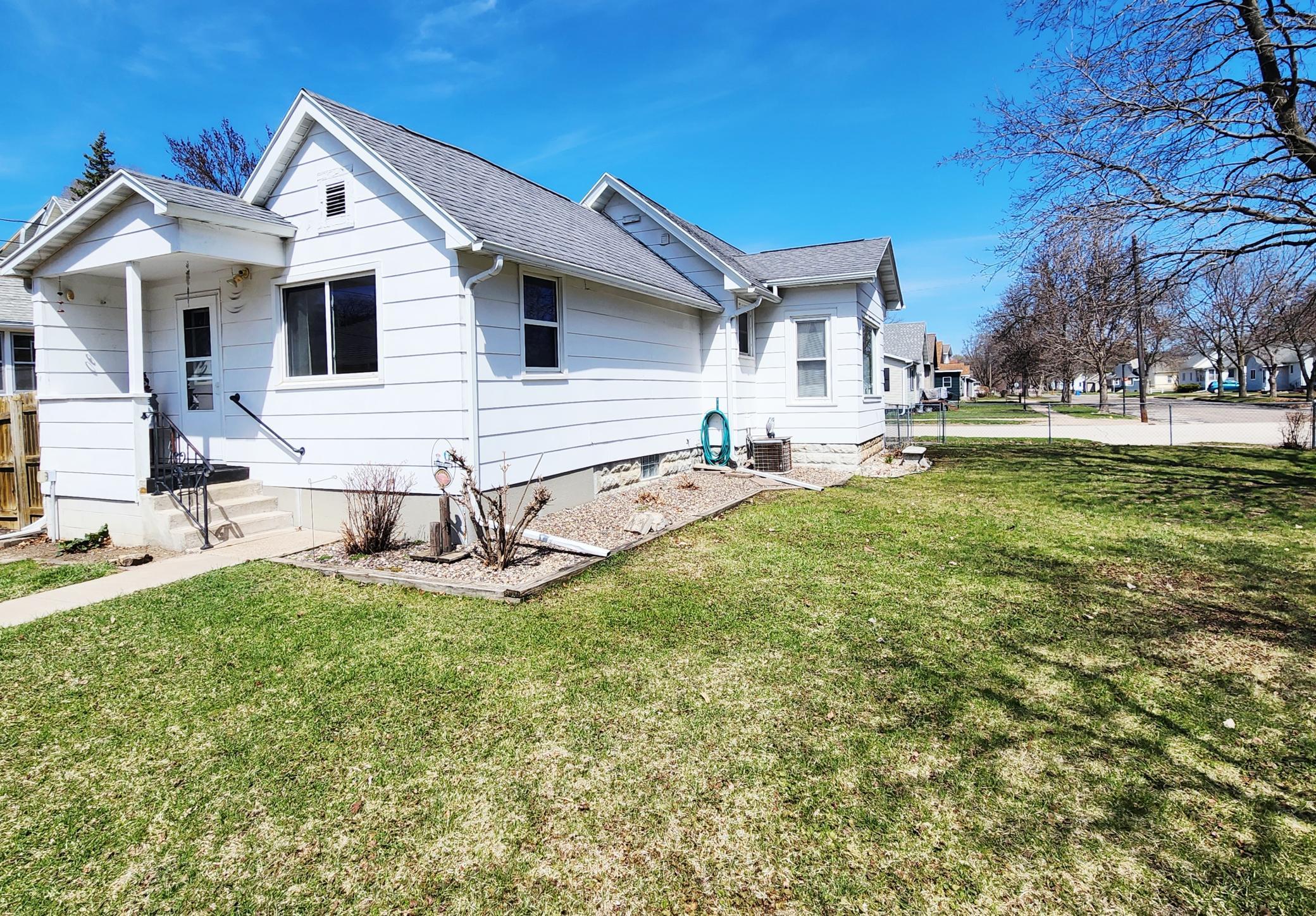 701 Olmstead Street Winona, MN 55987 - Photo 3 of 27