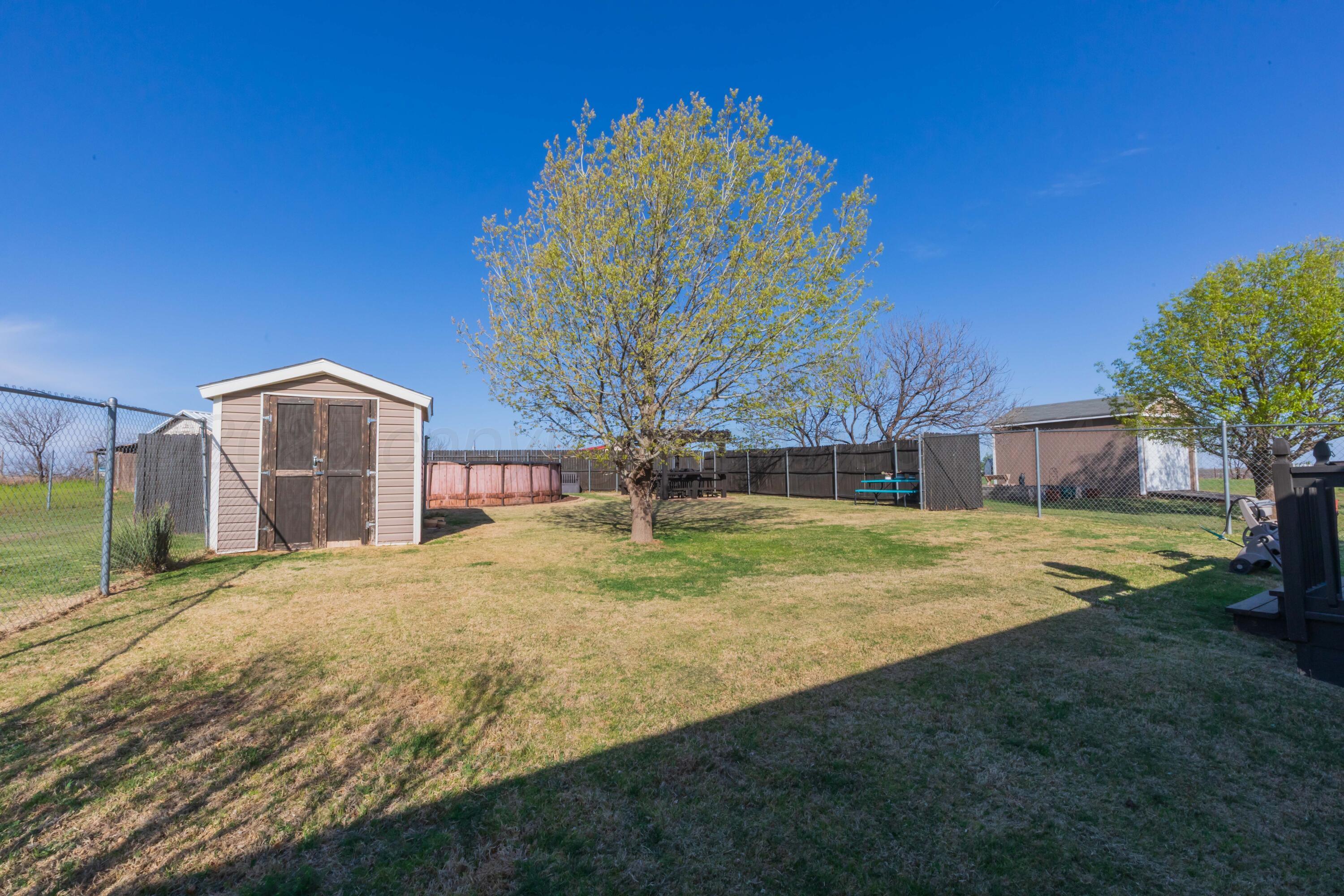 7501 Lobo Trail Amarillo, TX 79124 - Photo 43 of 49 a swimming pool with yard in front of it