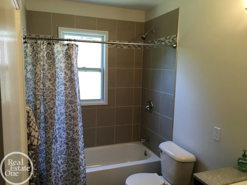 4445 North River Road Fort Gratiot, MI 48059 - Photo 26 of 52 31295428-26.JPG