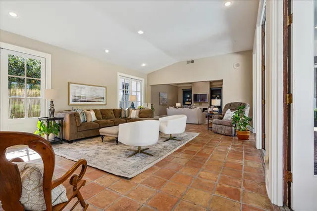 $1,095,000 | 1 Belleair Drive, Memphis, TN 38104