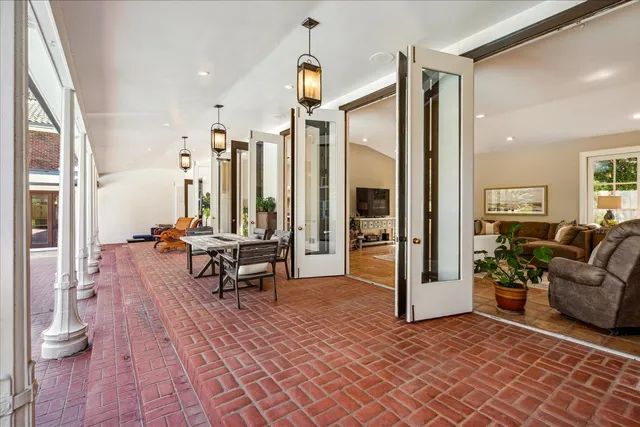 $1,095,000 | 1 Belleair Drive, Memphis, TN 38104